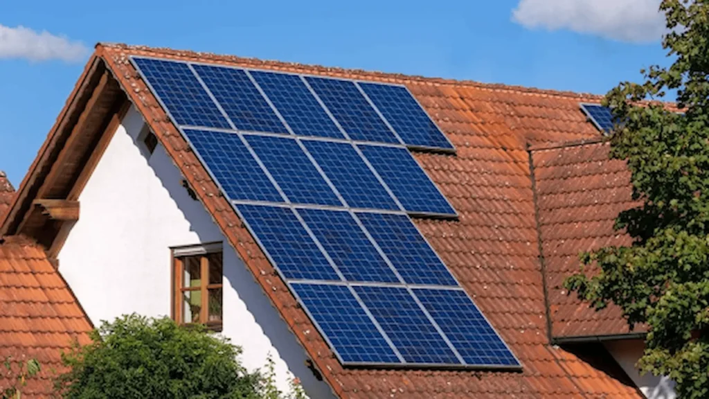 How Do Solar Panels Work in Cloudy Weather? 6 solar panels work in cloudy