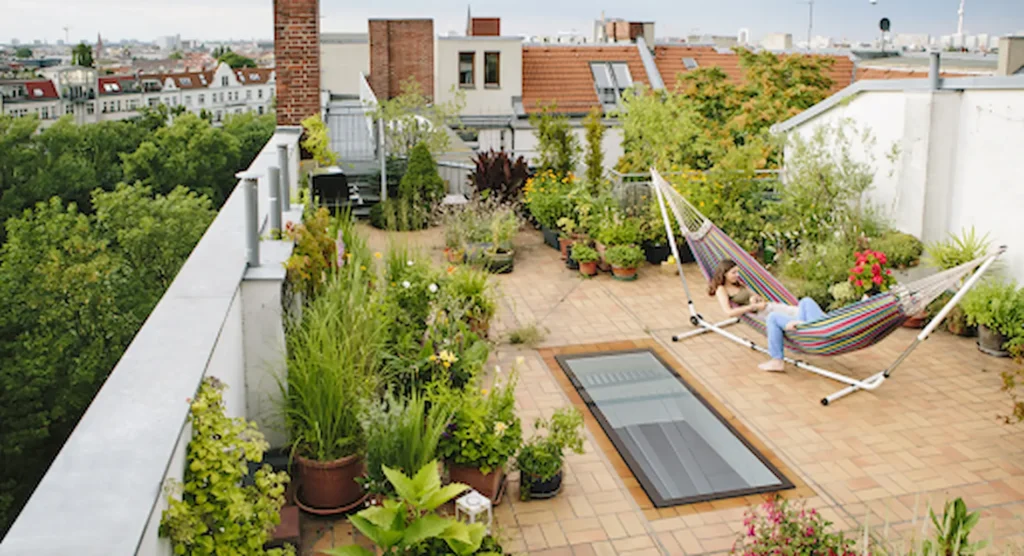 How to Start a Rooftop Garden in Small Apartments? 2 rooftop garden in small apartments